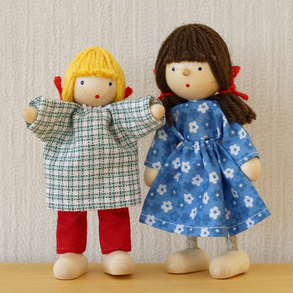 ヘアビック社 ドールハウス人形：【赤ちゃん・赤紫】 | krtek select toys