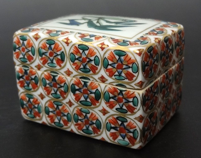 東京都内にて、九谷焼の巨匠 北出不二雄の色絵更紗 竹文盒子をお譲り