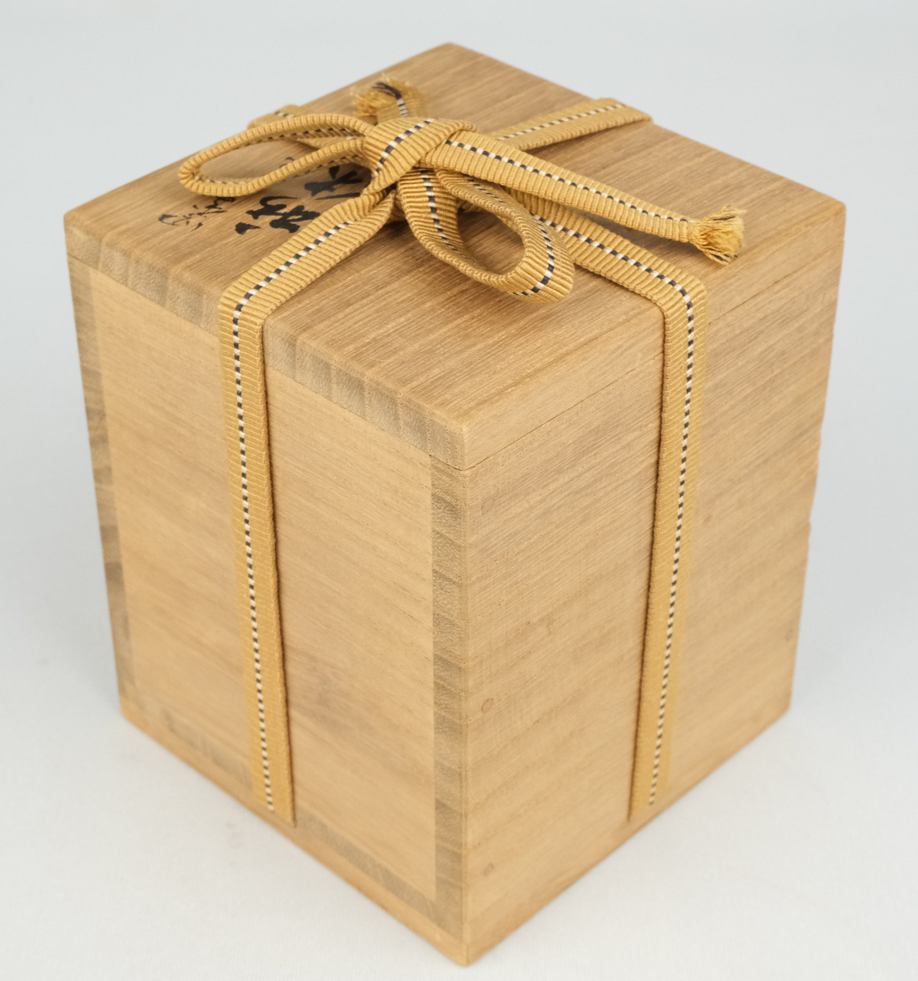 栗山園オンライン通販部 / 【出物】 四季草花蒔絵利休棗金地 平野玉鳳