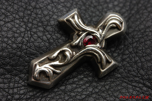 クロムハーツ バルカンクロスペンダントスモール、1ルビーカスタム
