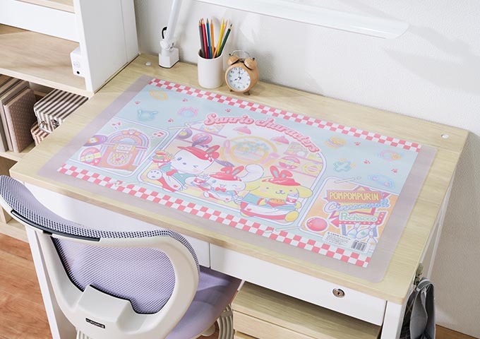 人気のキャラクターと一緒にお勉強できるデスクマット | くろがね工作所