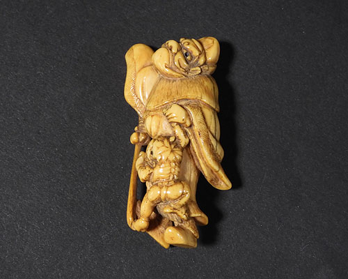 閻魔と鬼 根付 | 【骨董品買取】日本全国対応・老舗骨董店の古美術やかた