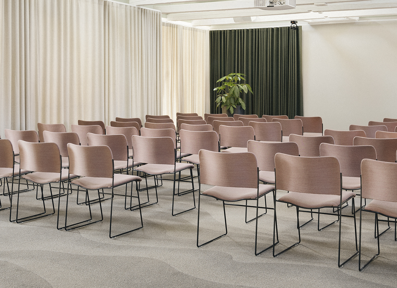 40/4 chair anniversary | HOWE Moving Design