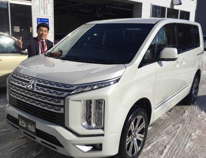 北19条店に新型デリカD:5ウォームホワイトパールがキターーーーーーー