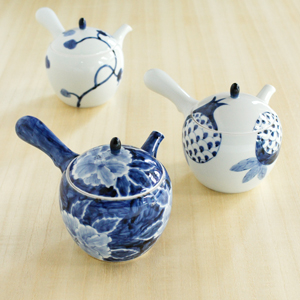 有田焼 皓洋窯 「NEO急須（藍濃牡丹）」 皓洋窯さんと金善窯さんによる