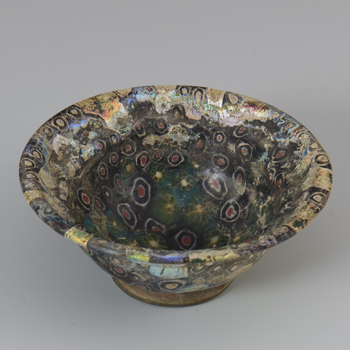 2025年特別企画展「軌跡のきらめき ～神秘の光彩、ガラスと貝細工