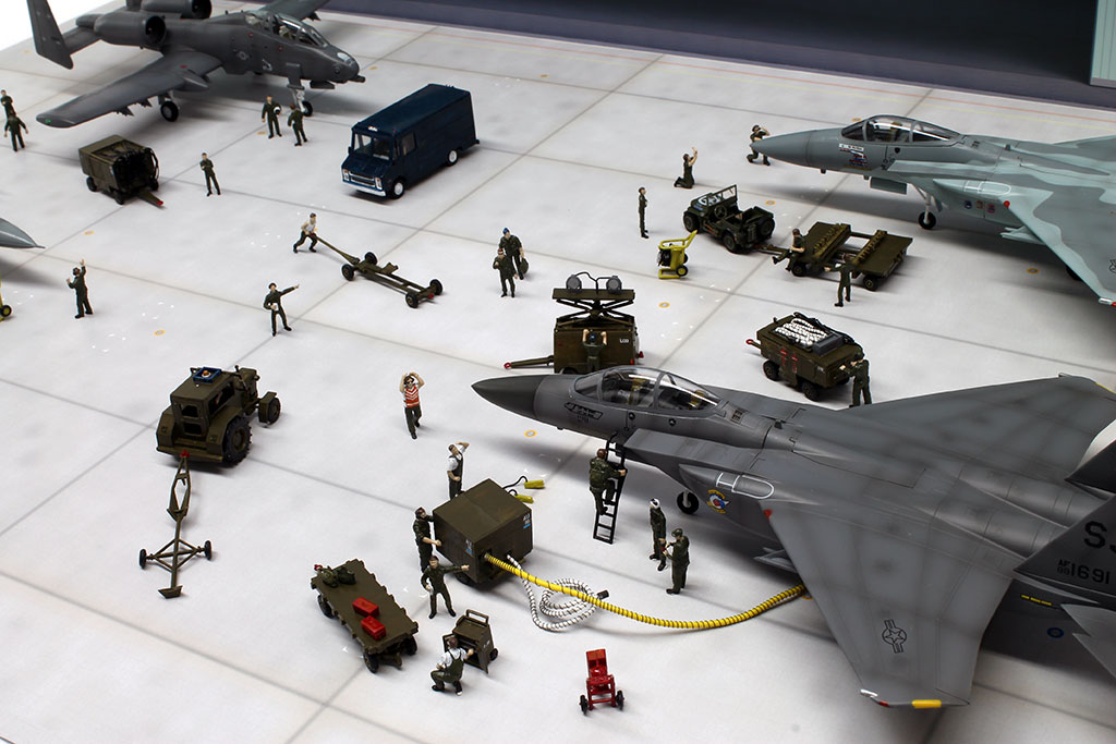 DS72-002 ジオラマシート [1/72 航空隊格納庫セット] [箱庭技研