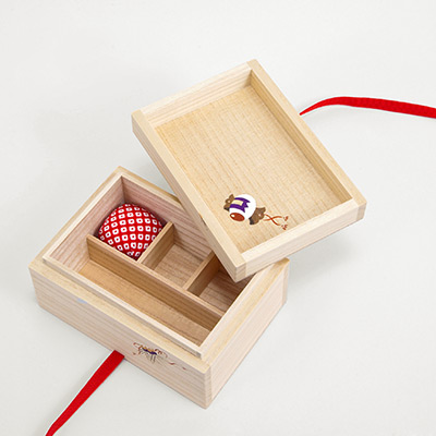 桐のお針箱（小） 〈宝尽くし〉 ｜ 桐箱・京都 堀川五条 - 株式会社箱