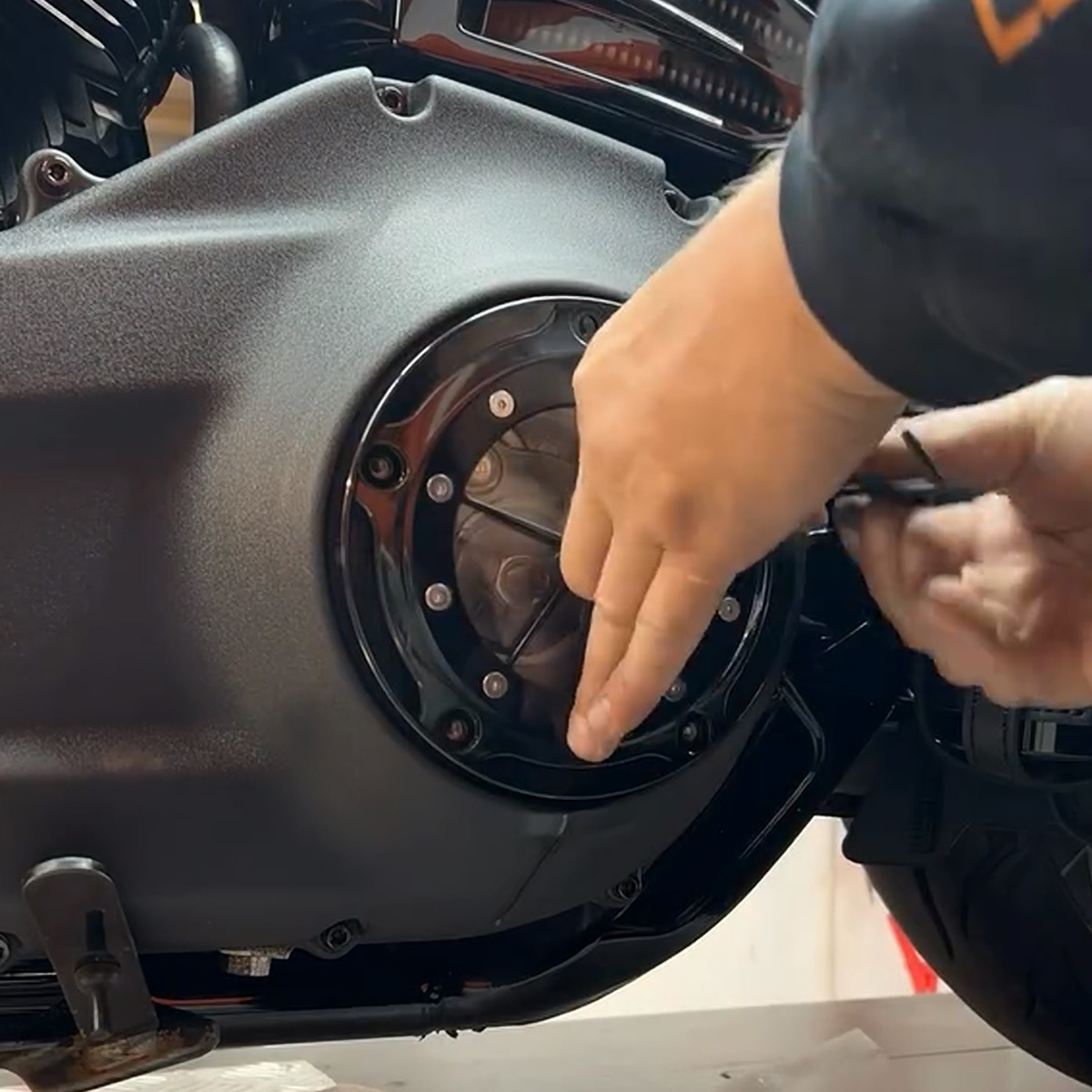 ハーレーで見せる美学、守る性能。CULT WERKのスケルトンダービー