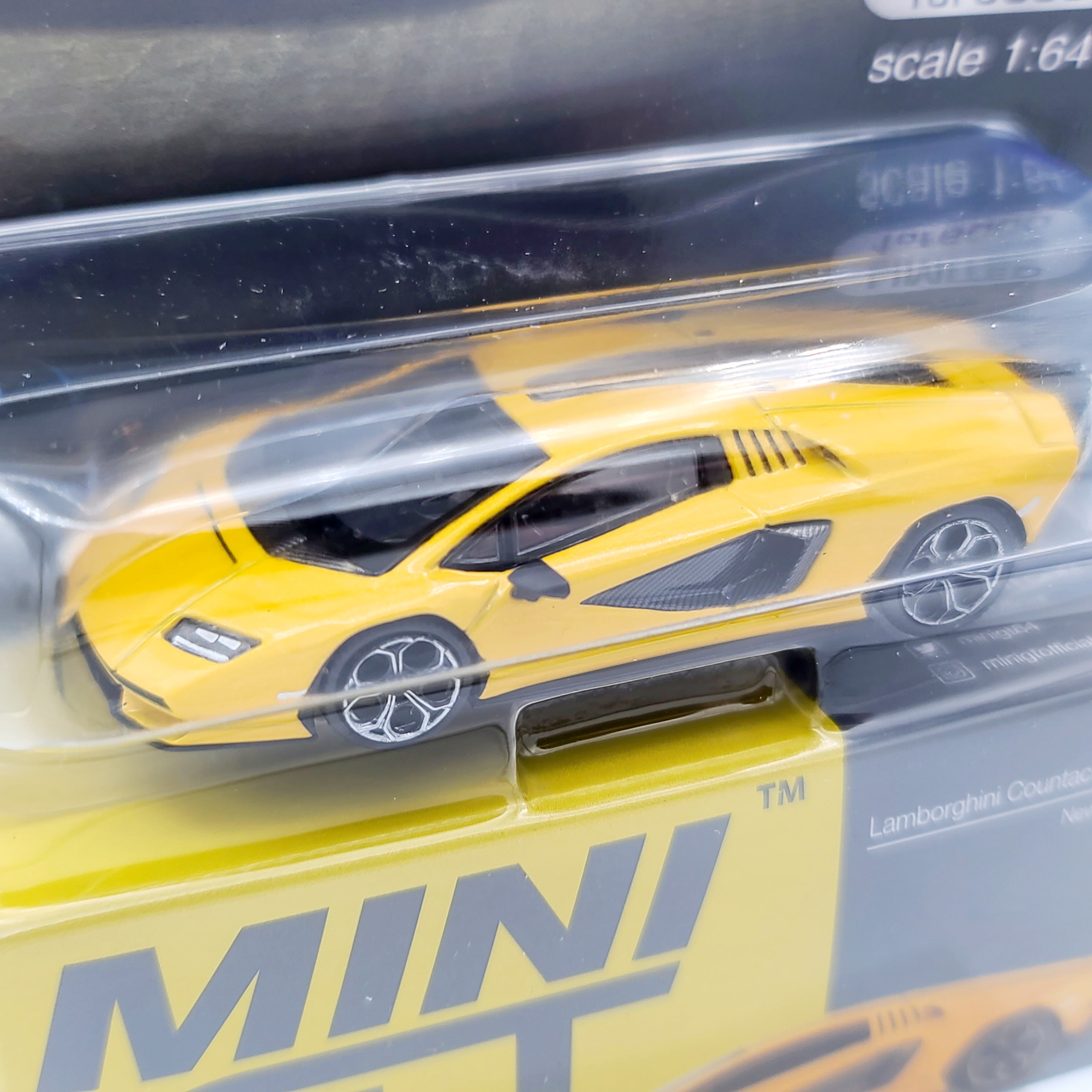 Mini GT Lamborghini Countach LPI 800-4 - 1:64 scale, New Giallo Orion