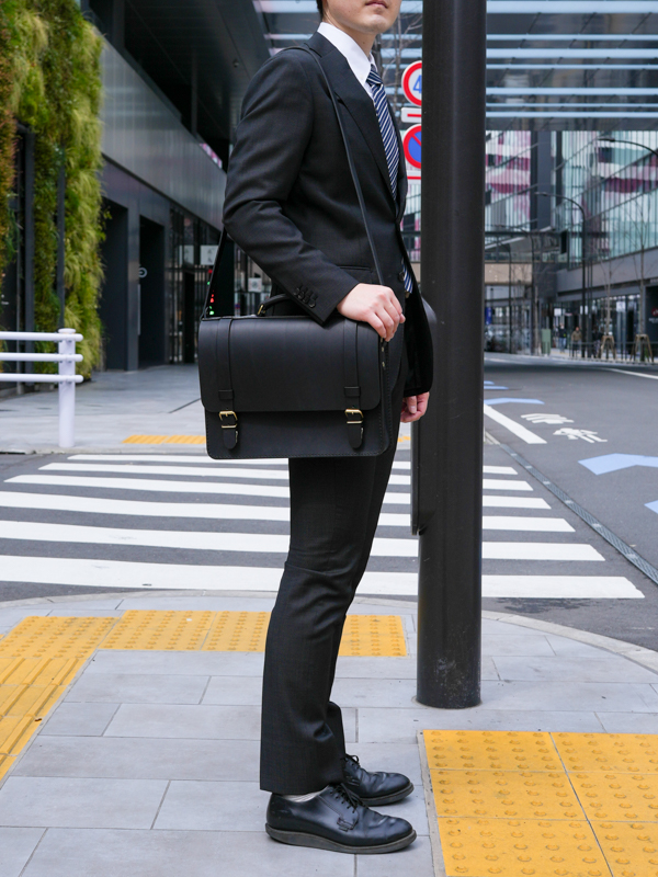 クラシックな2本ベルトの2wayブリーフケース / 革鞄のHERZ(ヘルツ)公式通販