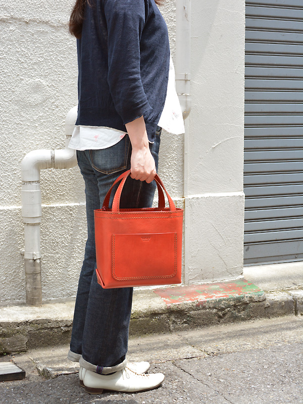 シンプル女子にお勧めなバケツ型の本革レディーストート / 革鞄のHERZ