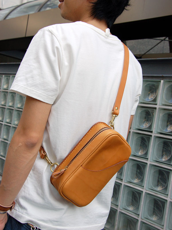 タフに使える本革レザーの縦型2wayボディバッグ / 革鞄のHERZ(ヘルツ