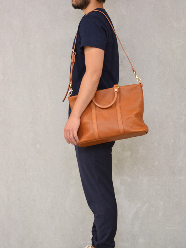 ビジネスバッグとしても使えるファスナー式の2wayトートバッグ / 革鞄