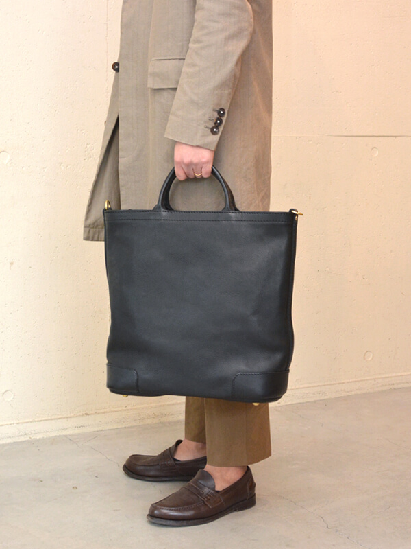 ビジネスにも小旅行にも使える2wayタイプの総革トートバッグ / 革鞄の
