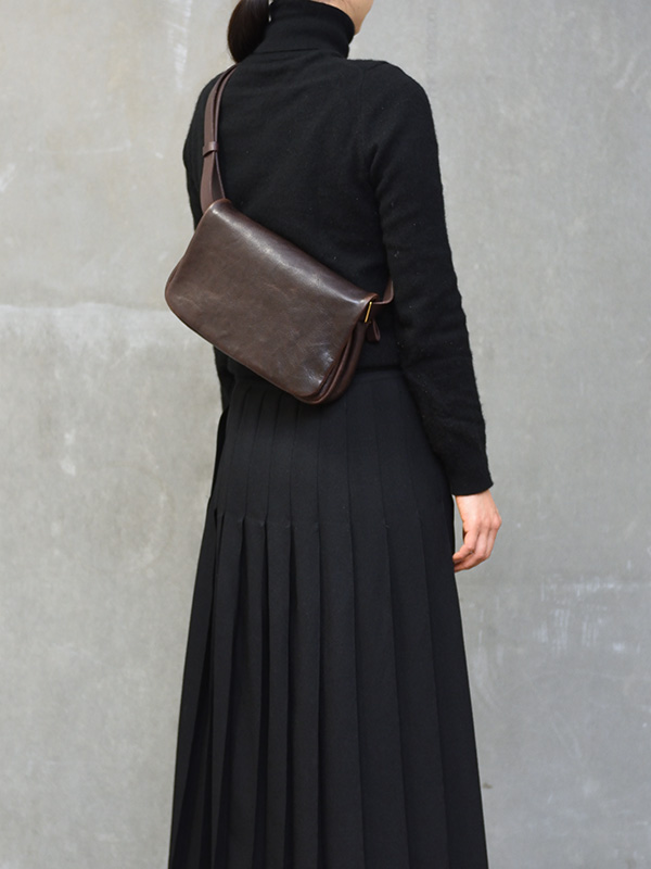 薄くて軽いスリムタイプの本革ボディバッグ / 革鞄のHERZ(ヘルツ)公式通販