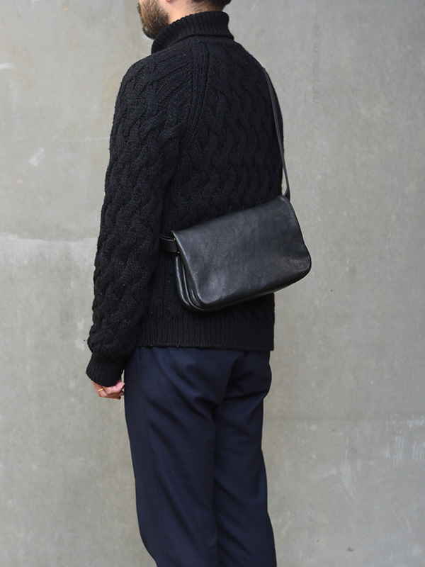 薄くて軽いスリムタイプの本革ボディバッグ / 革鞄のHERZ(ヘルツ)公式通販