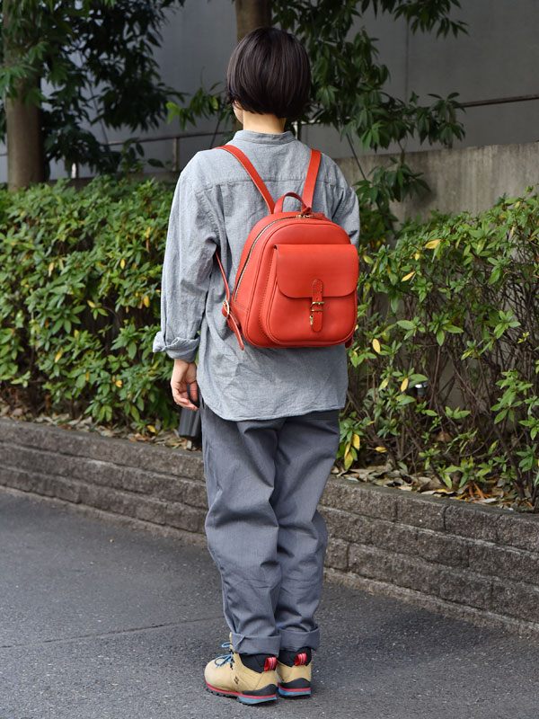 コロンとした可愛いフォルムの前ポケミニリュック / 革鞄のHERZ(ヘルツ