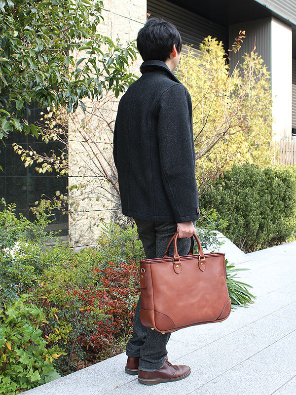 大容量とファスナー式で人気の2way本革ビジネストート / 革鞄のHERZ