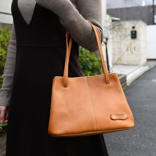 ショルダーにもなる本革のレディーストートバッグ / 革鞄のHERZ(ヘルツ