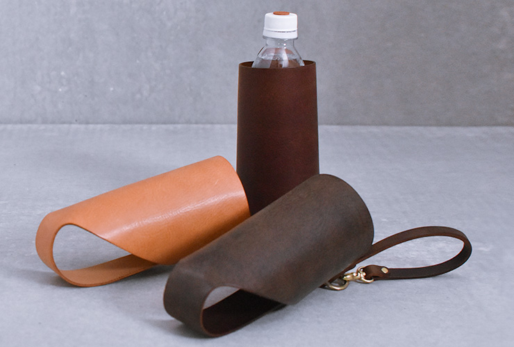 本革で作った600ml対応のペットボトルホルダー / 革鞄のHERZ(ヘルツ