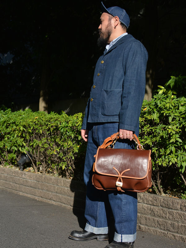 豪快な革鞄を思わせるワイルドメッセンジャーバッグ / 革鞄のHERZ