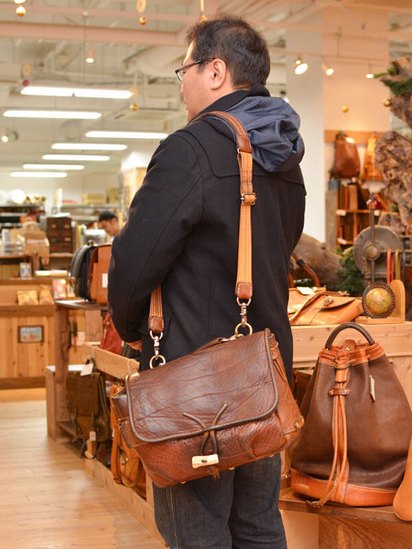 5年愛用いただいているメッセンジャーバッグをご紹介｜革鞄・革小物の