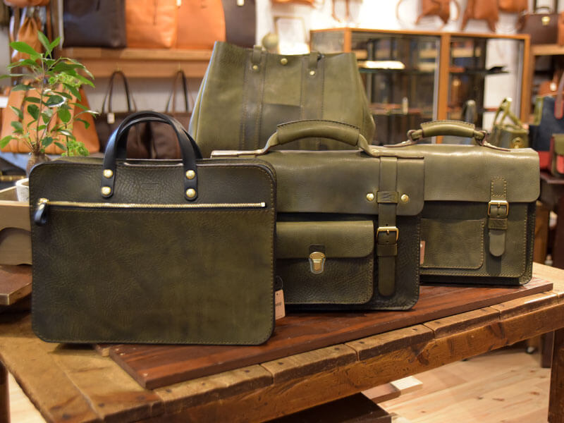 HERZ本店からお届けするミッスーリのダークグリーン【鞄追加編】｜革鞄