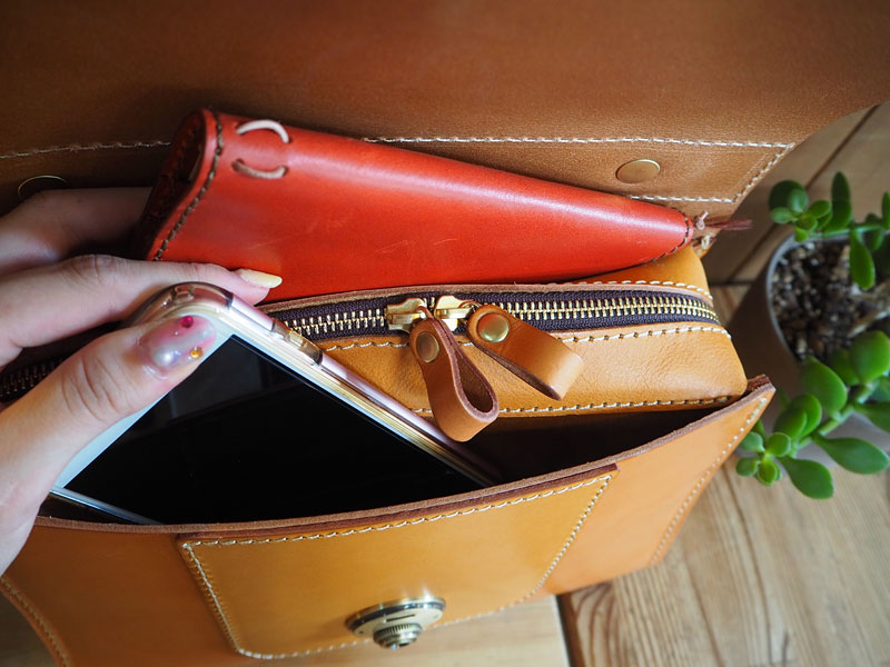 アオリノハンドバッグ＆ミニボストンが大阪店にも届きました！！｜革鞄