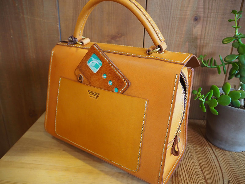 アオリノハンドバッグ＆ミニボストンが大阪店にも届きました！！｜革鞄