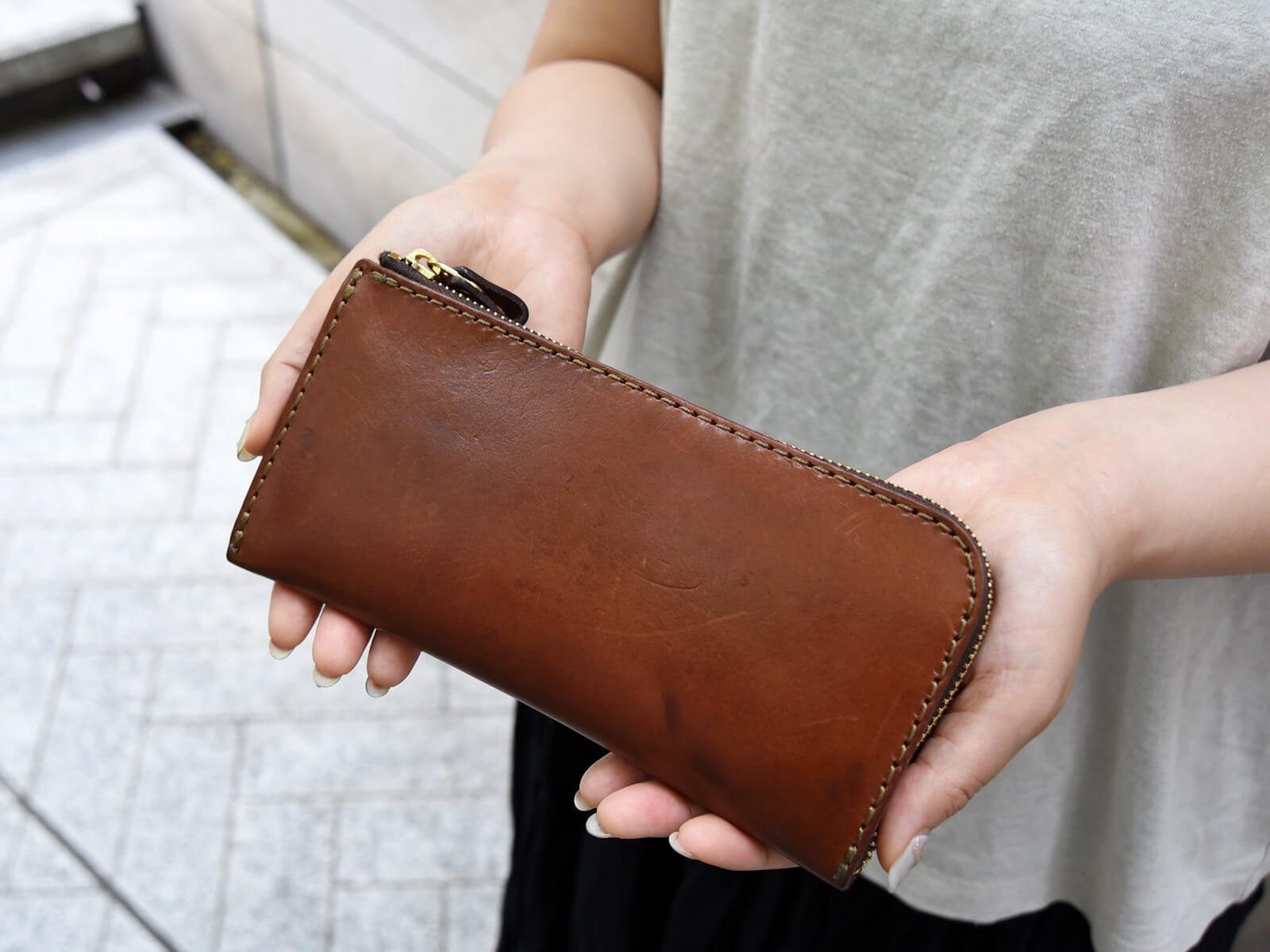 ヘルツ事務スタッフ：藤村愛用「L字ファスナー長財布」｜革鞄・革小物