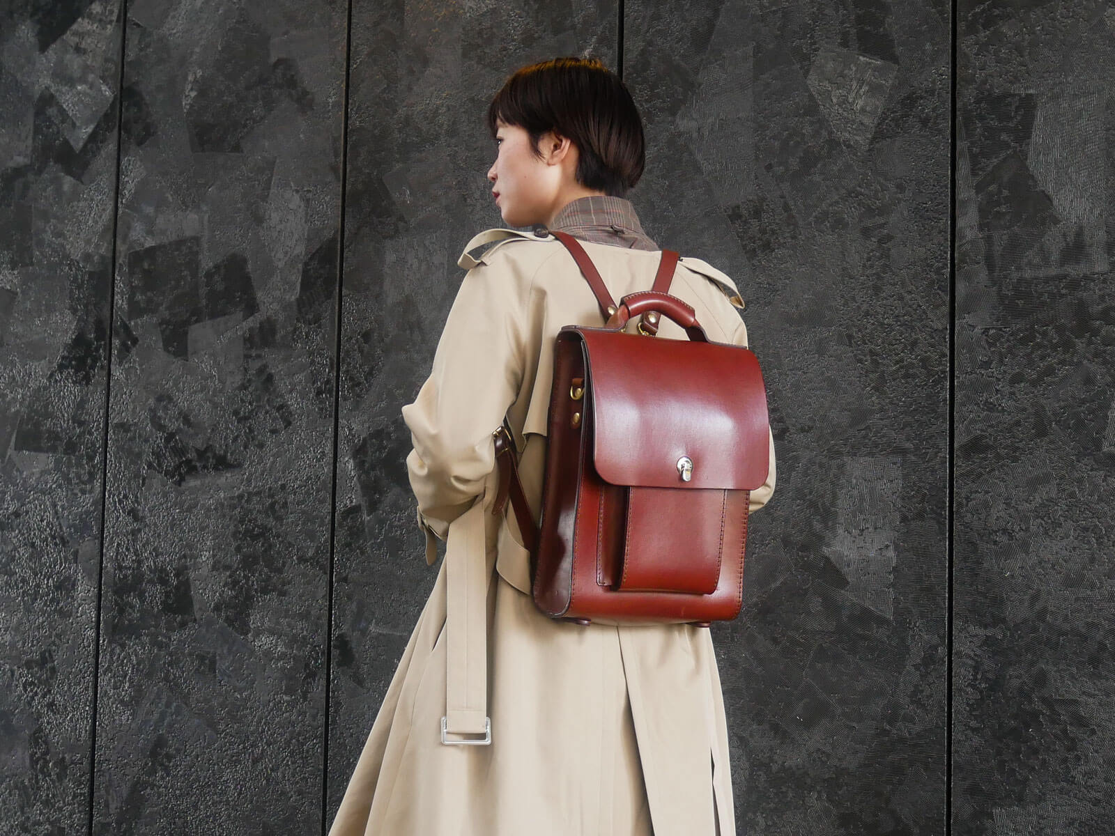 大阪店スタッフ：大西愛用「3way縦型バッグ」｜革鞄・革小物のHERZ公式通販