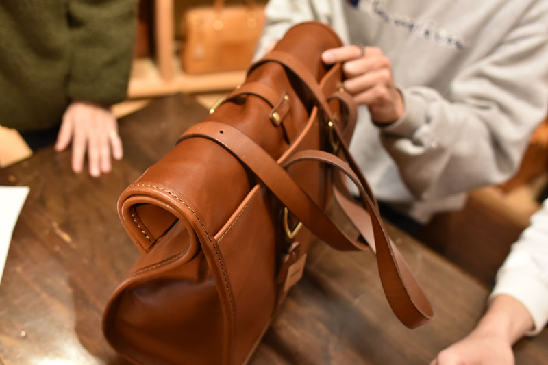 新作ロールトップトートの作り手インタビュー｜革鞄・革小物のHERZ公式通販
