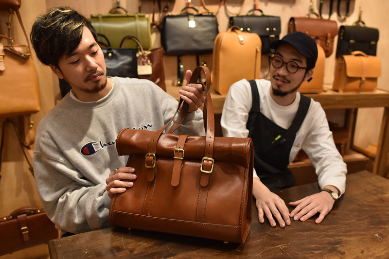 新作ロールトップトートの作り手インタビュー｜革鞄・革小物のHERZ公式通販