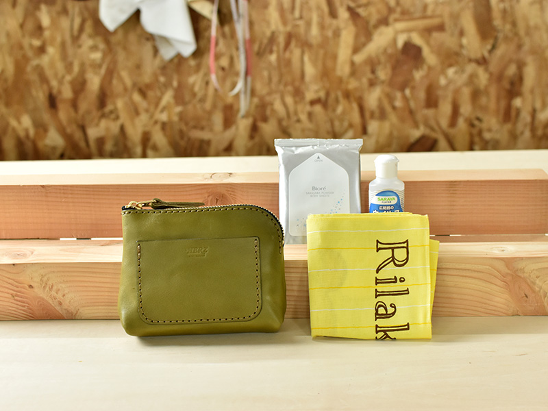 マチ付きポーチ(KF-114)の収納比較｜革鞄・革小物のHERZ公式通販