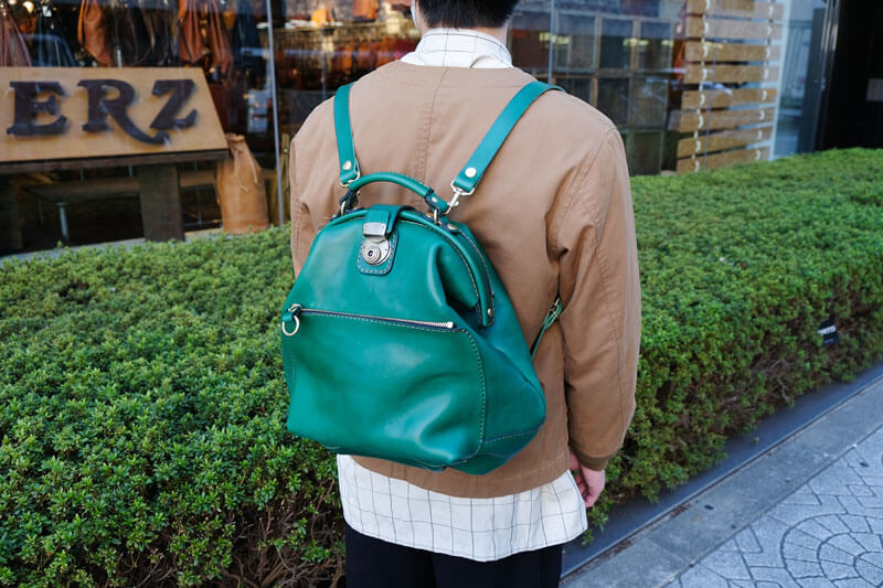 冬の限定色「ボトルグリーン」大阪店ラインナップ｜革鞄・革小物のHERZ