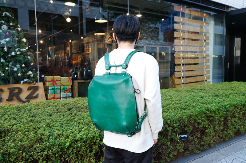 冬の限定色「ボトルグリーン」大阪店ラインナップ｜革鞄・革小物のHERZ