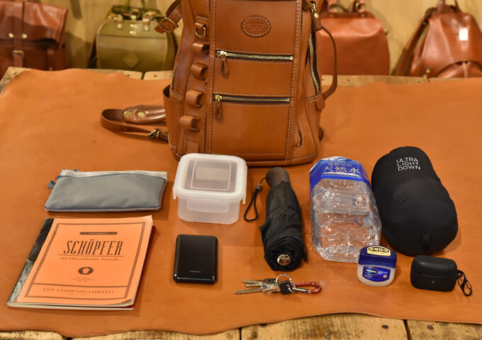 本店スタッフ：瀬戸愛用「2wayスクエアリュック」｜革鞄・革小物のHERZ