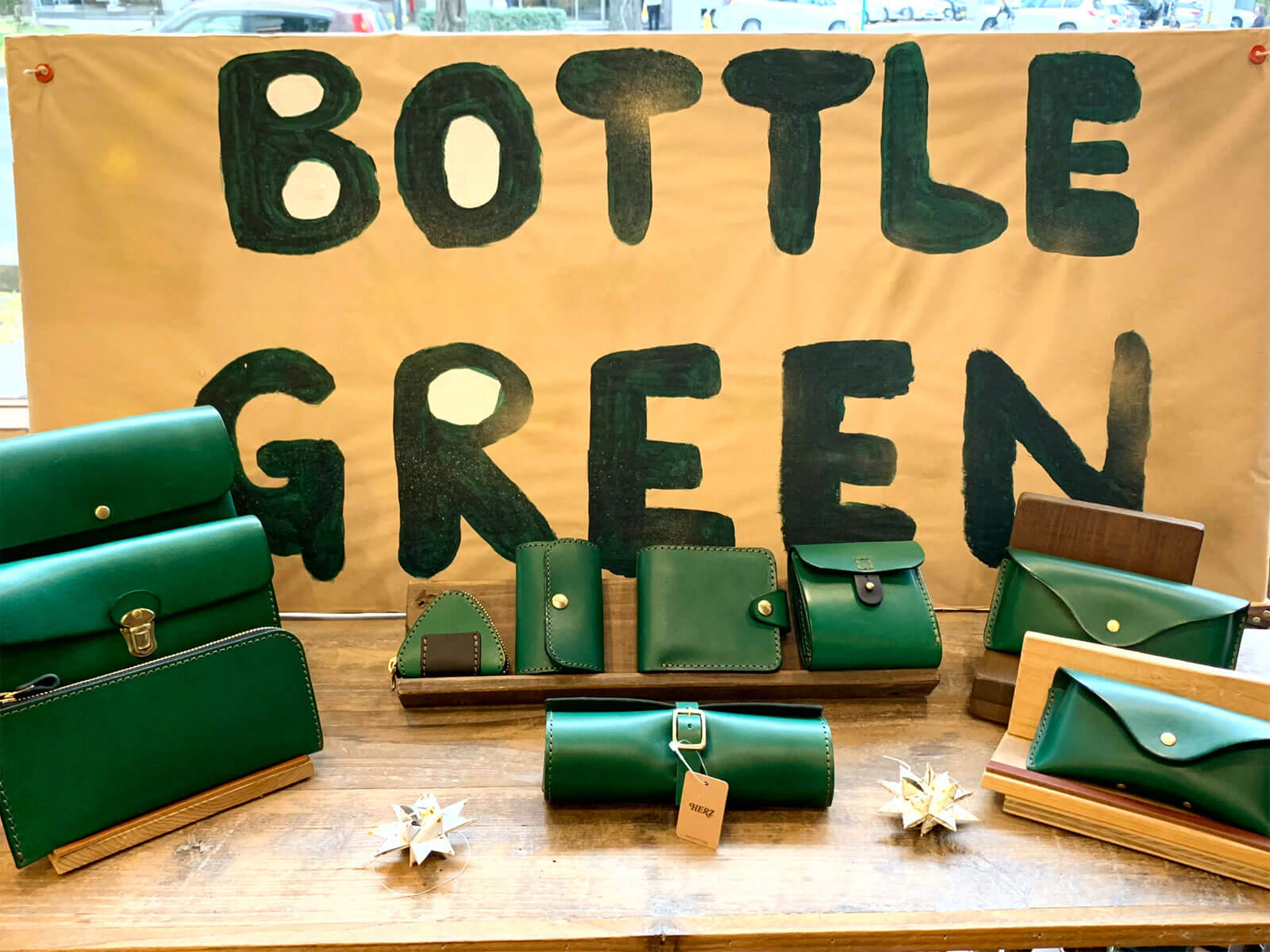 冬の限定色「ボトルグリーン」in 仙台店 小物編｜革鞄・革小物のHERZ