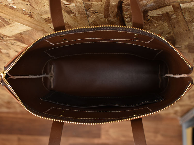 ウェリントン・ファスナートート(T-151)の収納を調べてみました！｜革