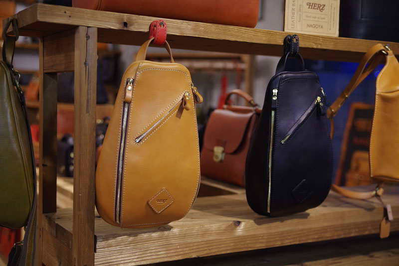 ボディバッグ初心者のスタッフが本気で使いたいものを選びます！｜革鞄