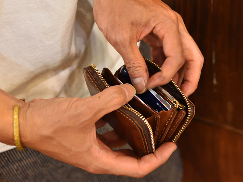 フルジップミニ財布(GS-75)はスタッフも愛用中｜革鞄・革小物のHERZ