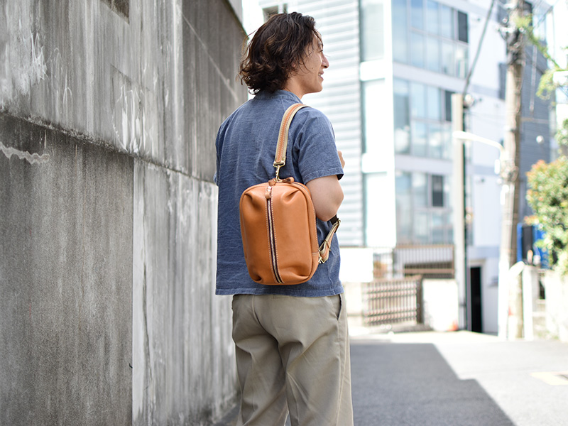 立体ポケットボディバッグ(F-9)はラグビーボールを連想しちゃう