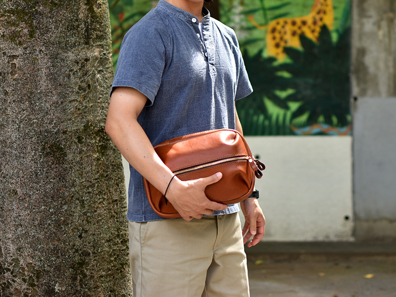 立体ポケットボディバッグ(F-9)はラグビーボールを連想しちゃう