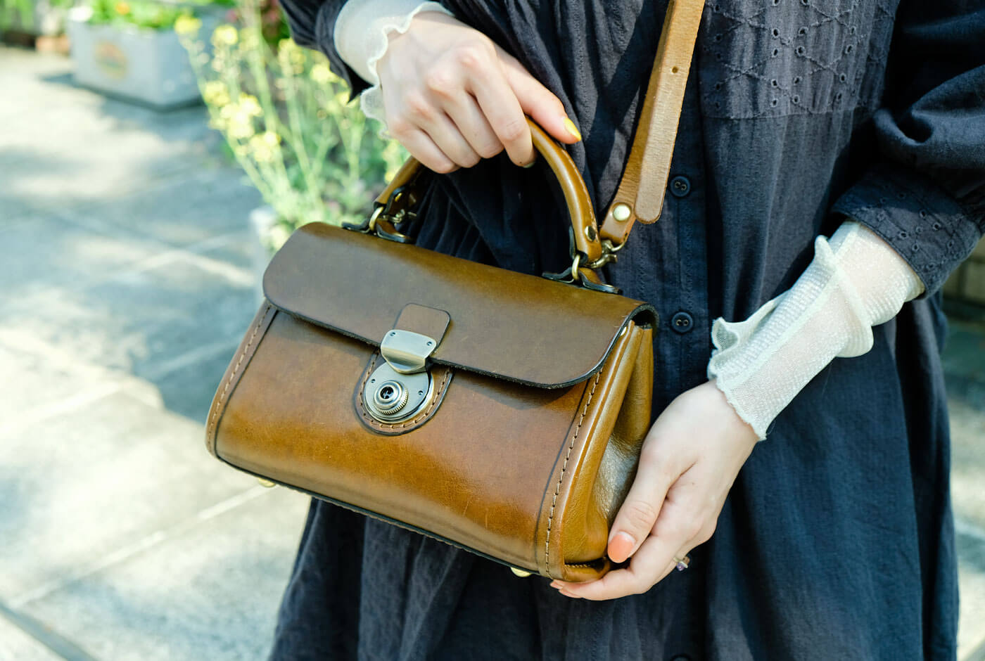 革色グリーンのレザーエイジングギャラリー｜革鞄・革小物のHERZ公式通販