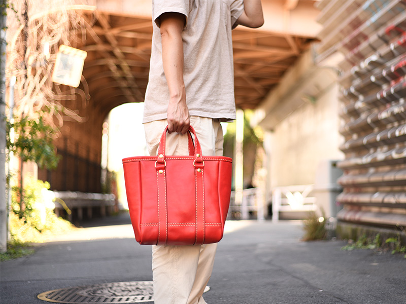 オンラインショップスタッフ斎藤、バケツ型トート(T-70)Sサイズを愛用