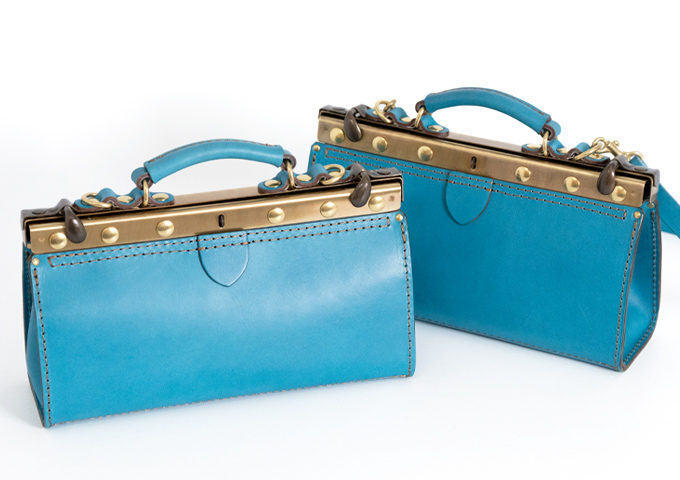 限定色のセルリアンブルー革で作る、HERZ夏の企画2025｜革鞄・革小物の