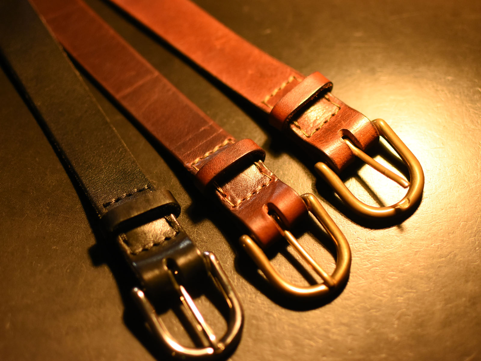 永く寄り添う、本革のベルトという選択 ～ベルト購入ガイド～｜革鞄