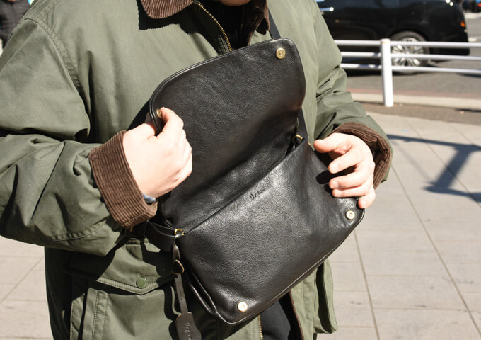 Organ作り手：𠮷岡愛用「ボディバッグ(G-92)」｜革鞄・革小物のHERZ