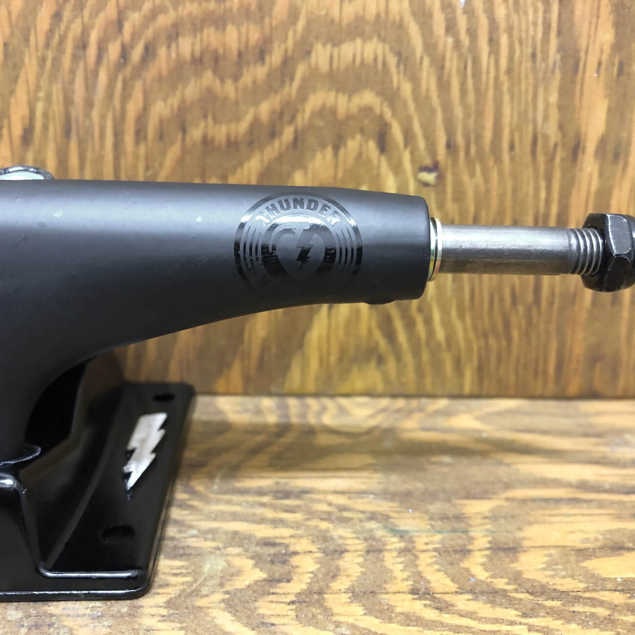 THUNDER HOLLOW LIGHTS BLACK 145HI-148HI | 東京のスケートボード